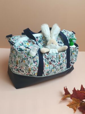 Sac à langer bleu marine et animaux mignons